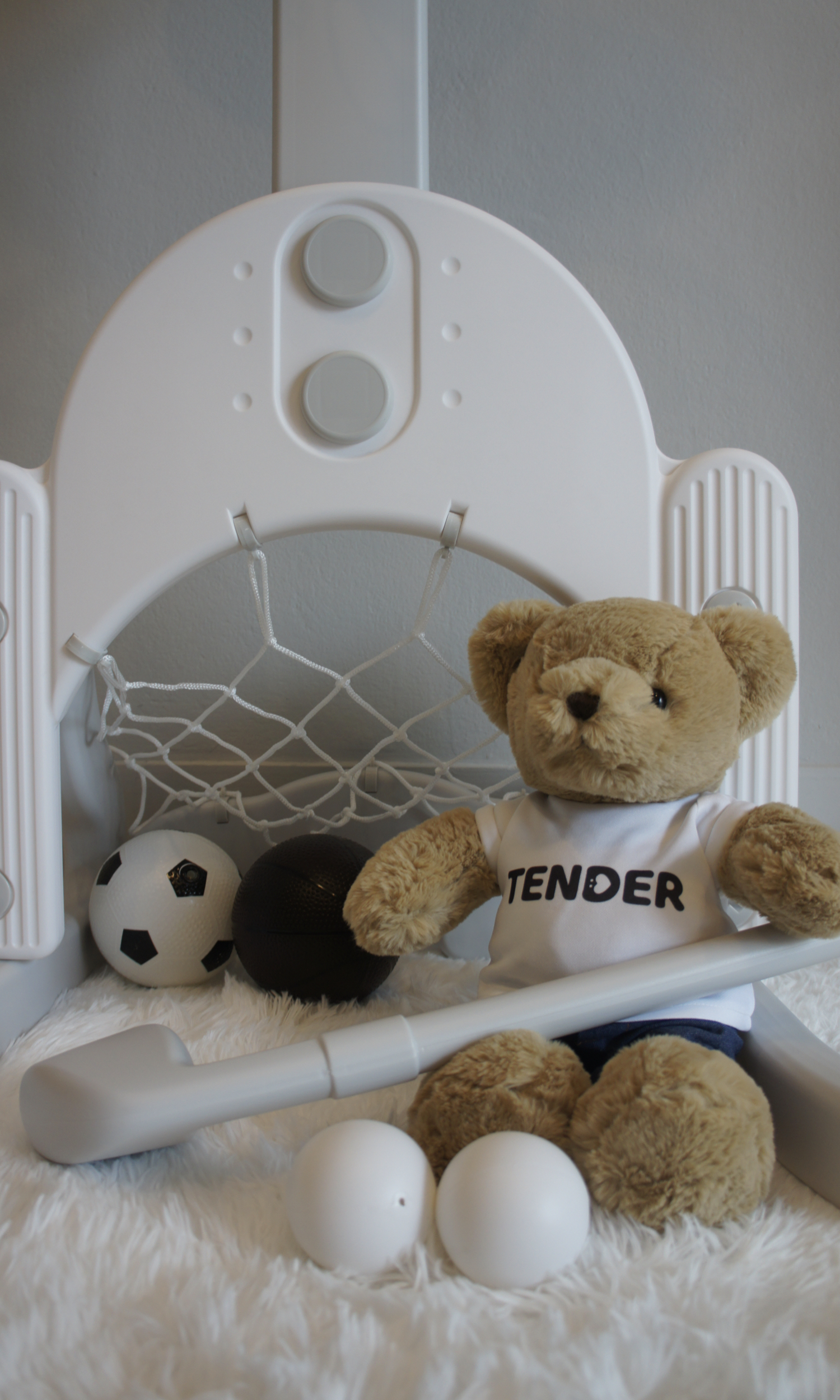 เล่นฮอกกี้หรือเตะบอลเข้าประตูได้อย่างสนุกสนาน