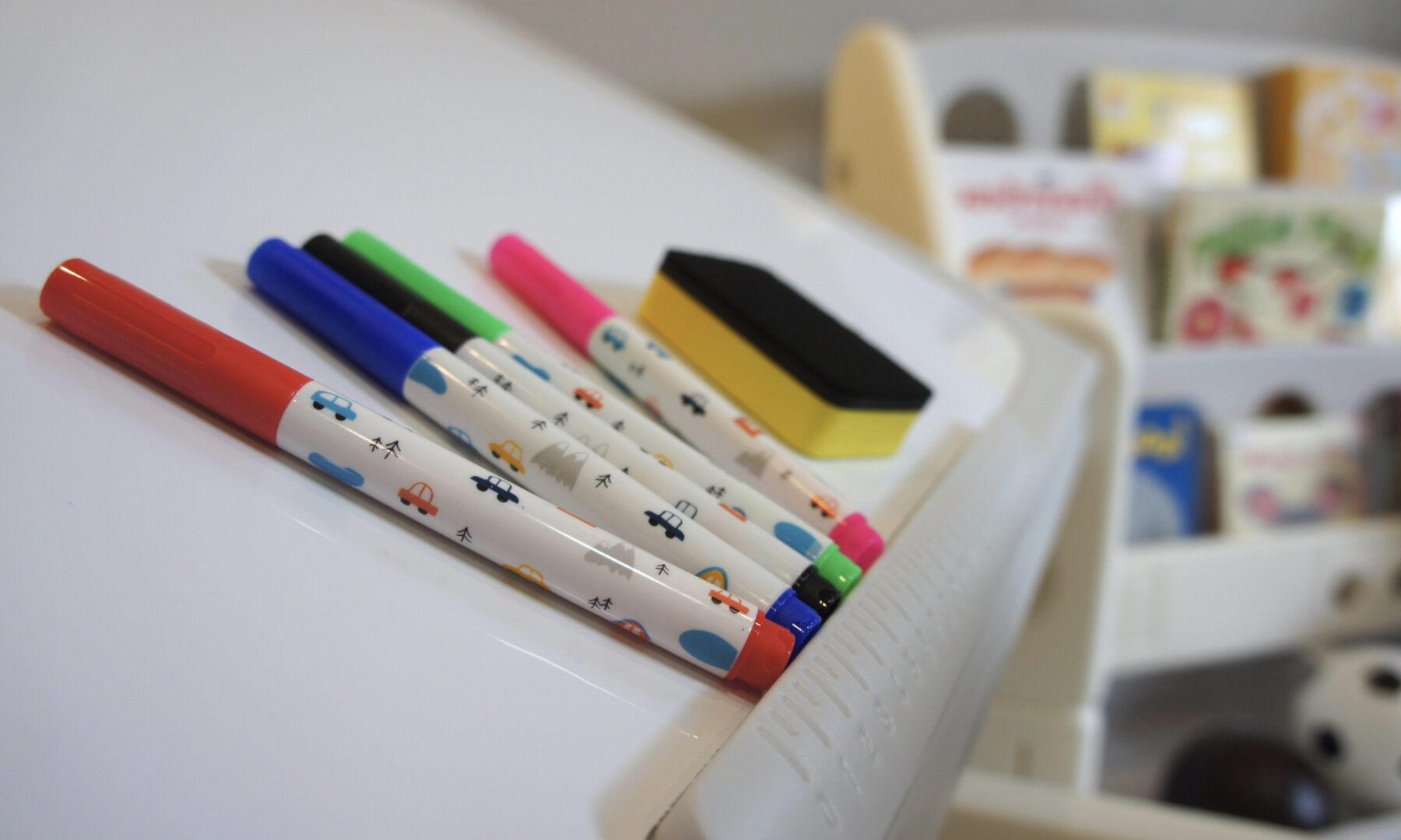 ปากกาเมจิกและแปรงลบกระดาน มาพร้อมกับสินค้า