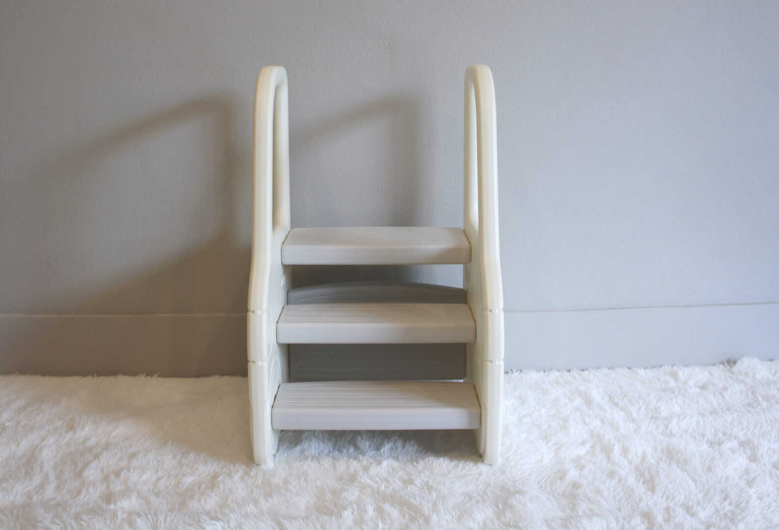 บันไดเด็กสามขั้น