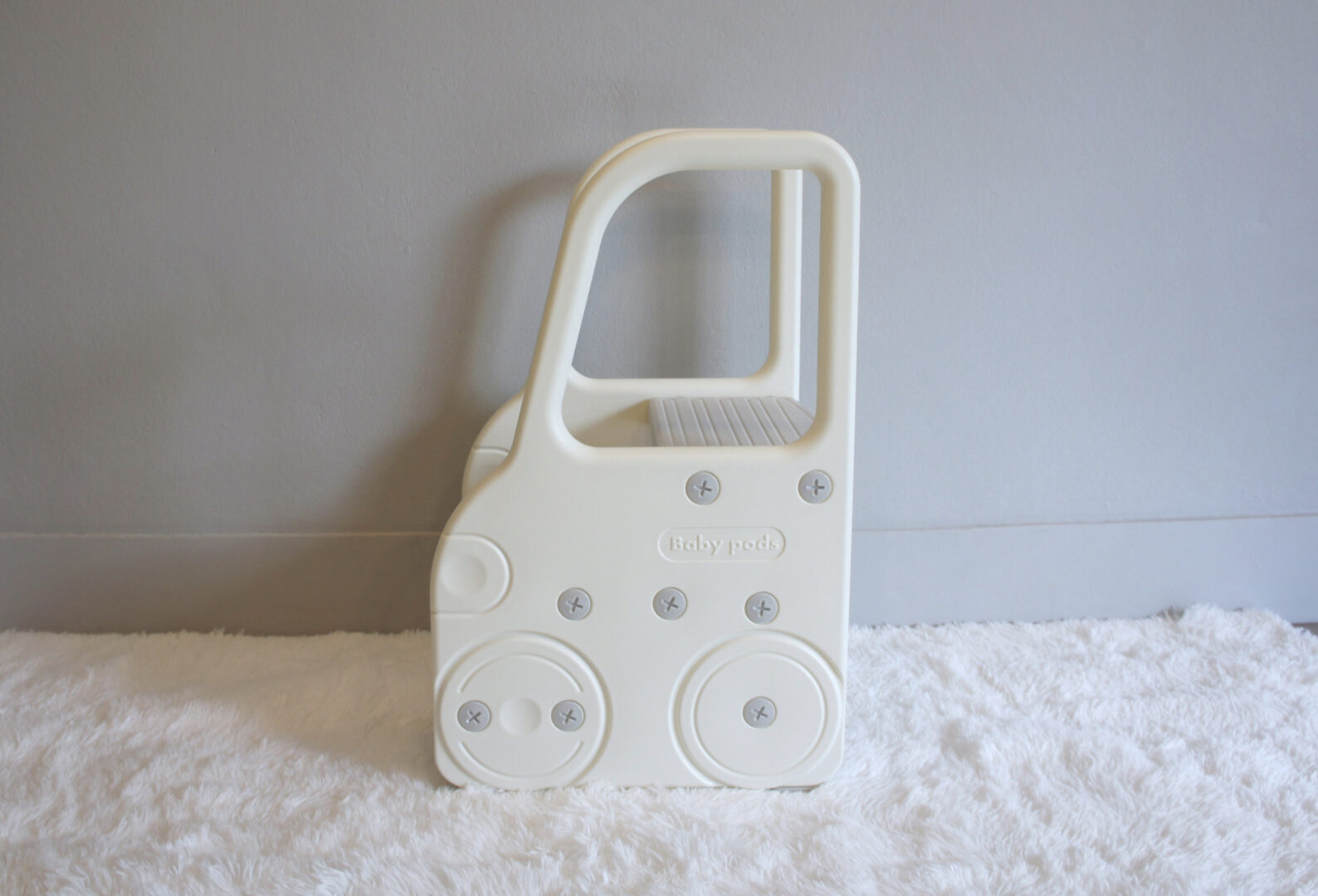 ดีไซน์ที่เรียบง่ายของบันไดเด็ก