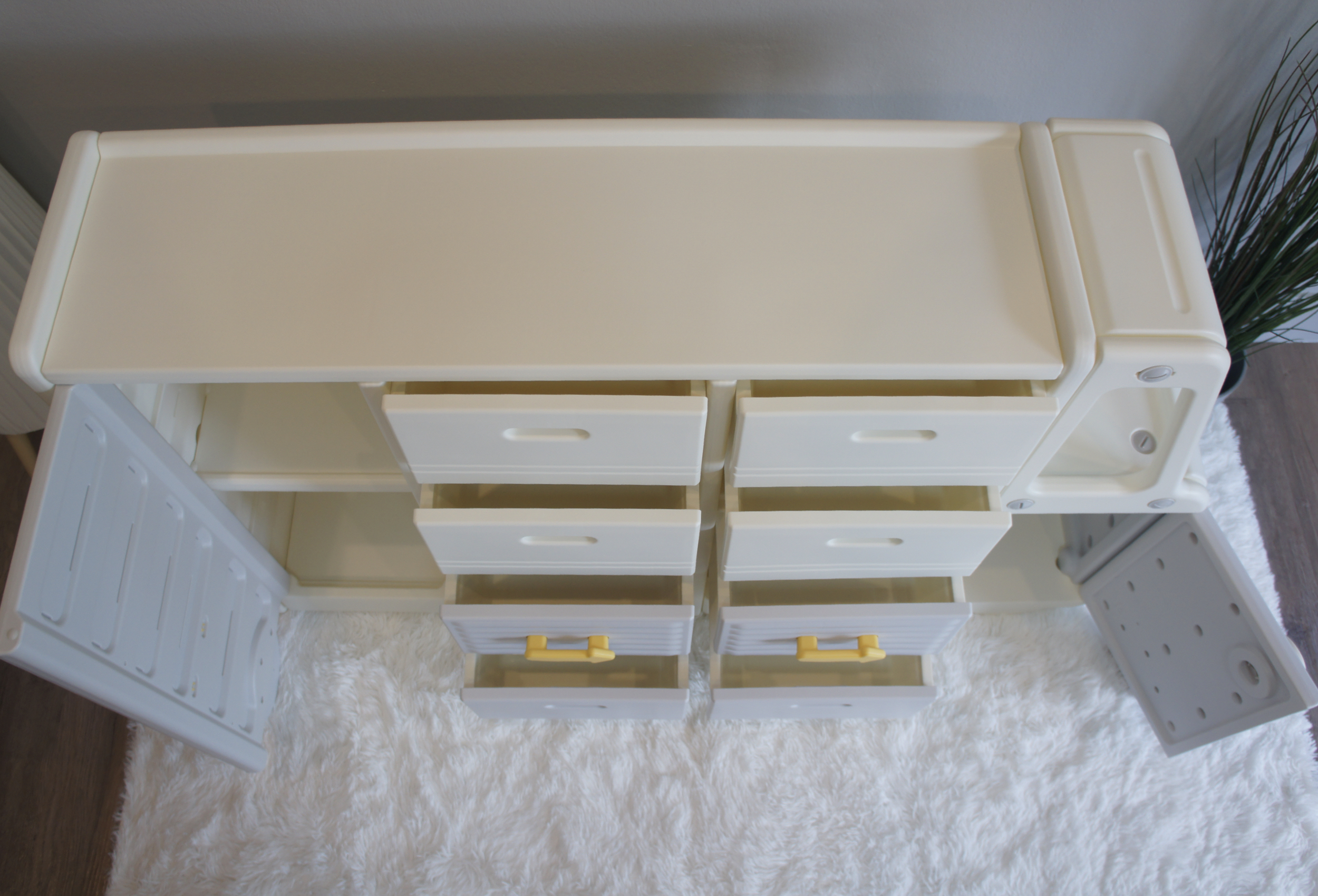 ด้านบนของชั้นวางของเล่นเด็ก สามารถวางของได้