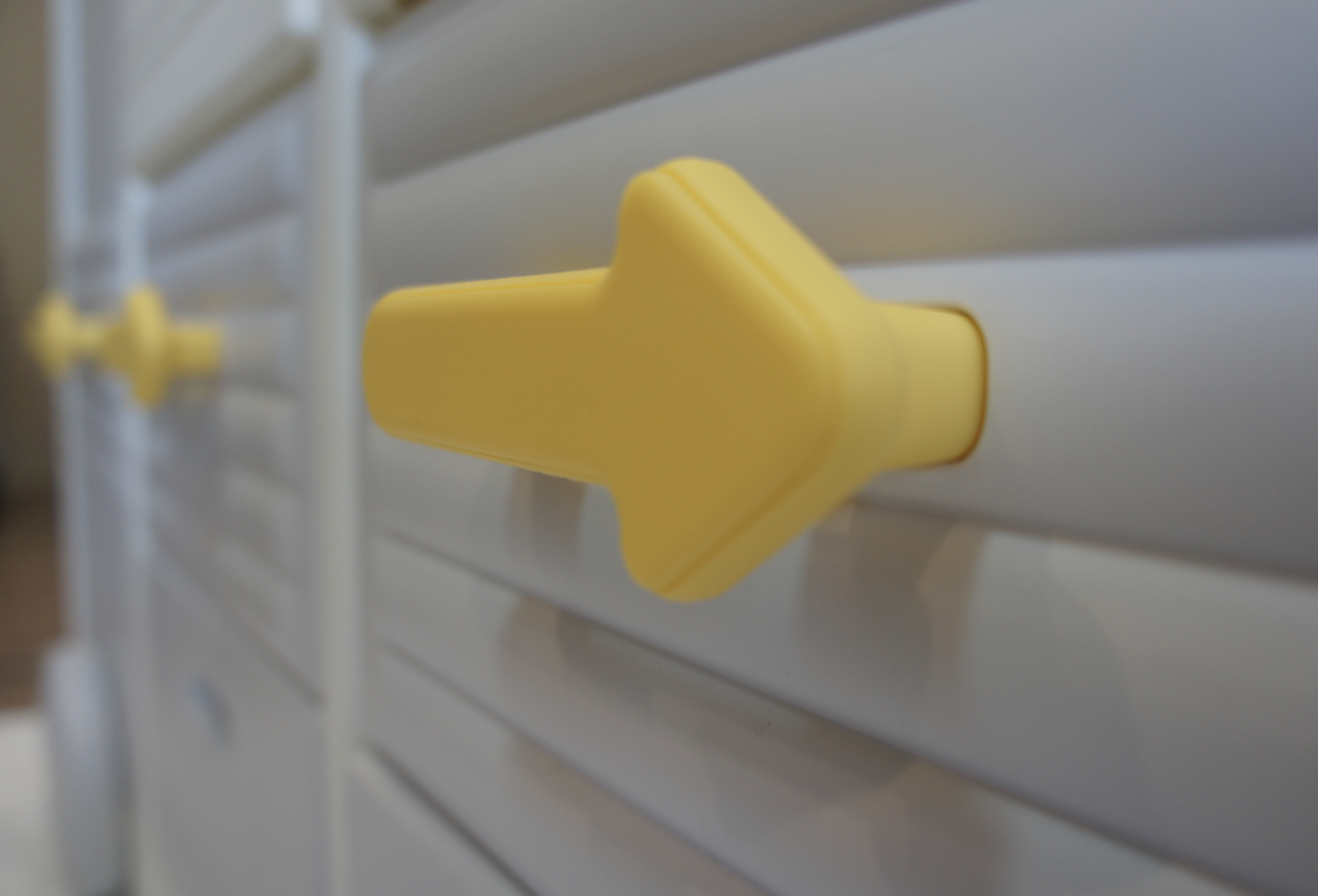 ชั้นวางของเล่นเด็ก รูปรถบัส ดีไซน์น่ารัก