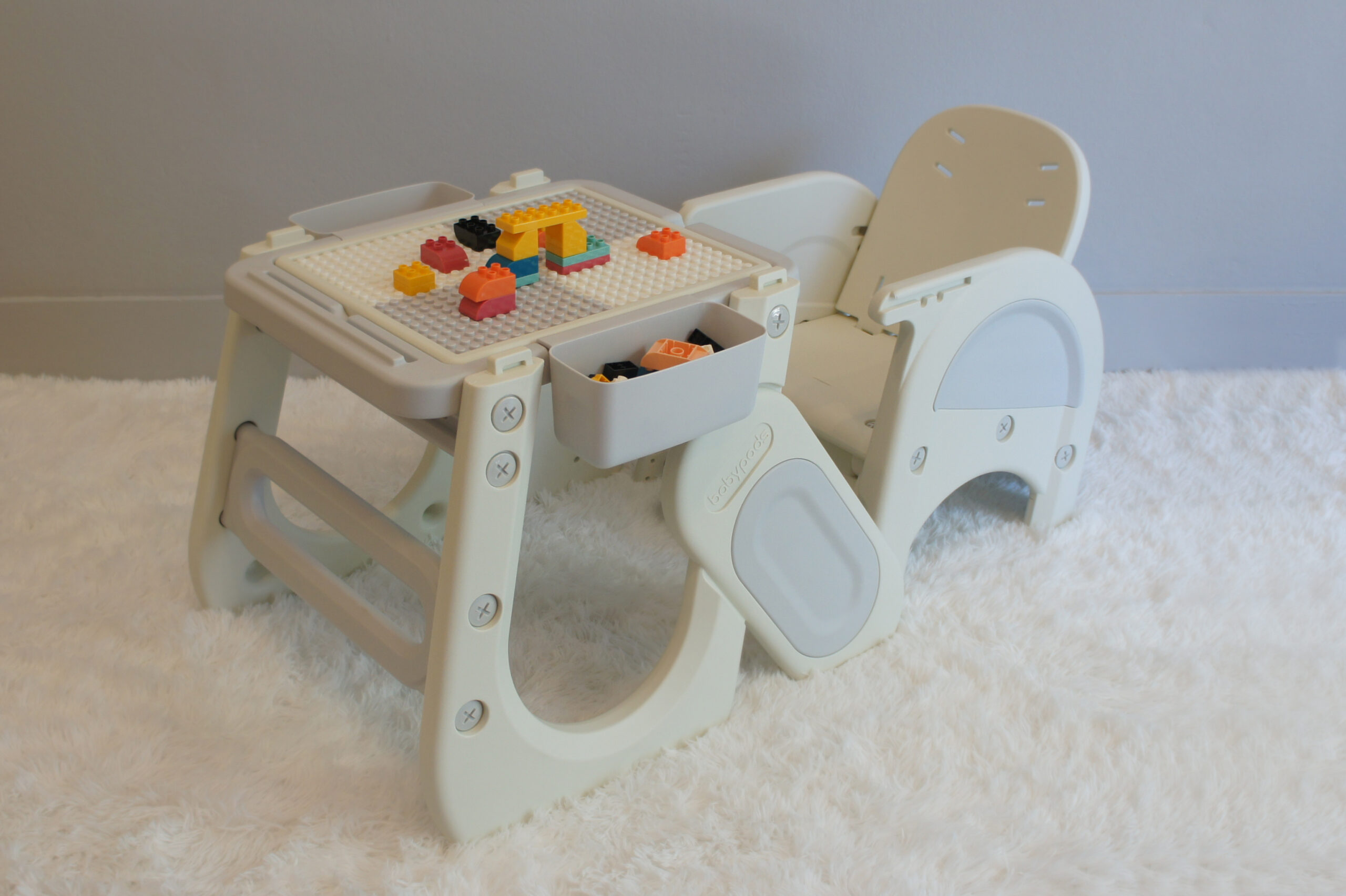 ชุดเก้าอี้พร้อมถาดเล่นเลโก้